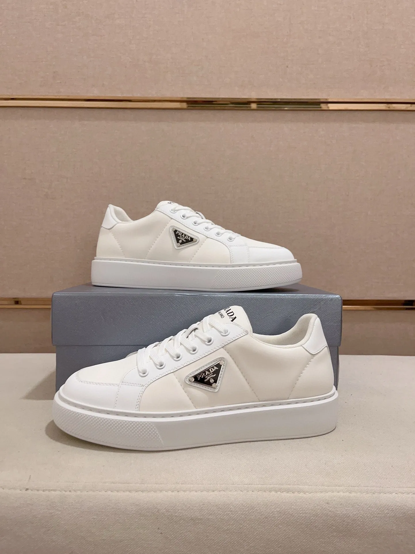 Factory price 580💰 ✔️✔️✔️High version High-quality new Prada (Prada) counters are on the market at the same time. The new men's shoes and 😘fabrics are selected from first-layer cowhide and are made by pure handicrafts. Lining: Full cowhide lining. 👍🏿 High-end ☄️ air-cushion molded anti-slip rubber outsole, exquisite lines, simple and elegant, comfortable and high-end for leisure travel. Code number: 38 to 44 (45 can be customized)